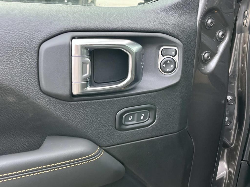 new 2025 Jeep Wrangler car, priced at $54,013