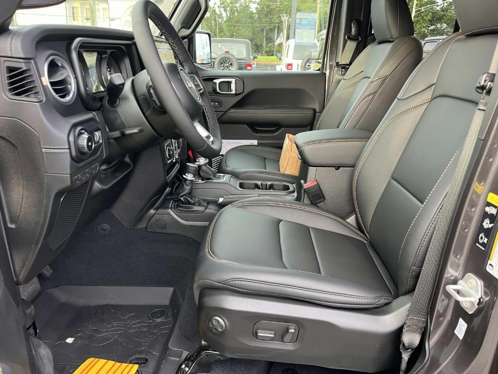 new 2025 Jeep Wrangler car, priced at $54,013