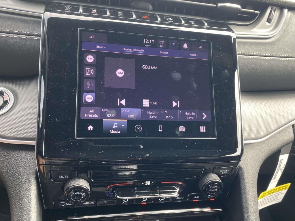 new 2025 Jeep Grand Cherokee car, priced at $38,214