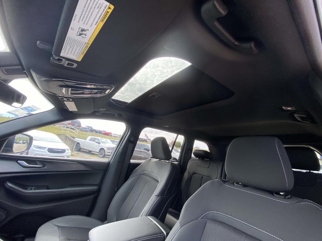 new 2025 Jeep Grand Cherokee car, priced at $38,214