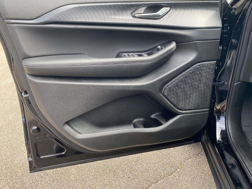 new 2025 Jeep Grand Cherokee car, priced at $38,214