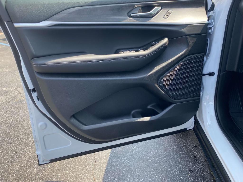 new 2025 Jeep Grand Cherokee L car, priced at $47,396