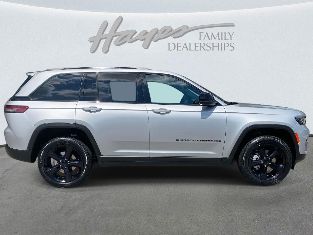 new 2025 Jeep Grand Cherokee car, priced at $47,553