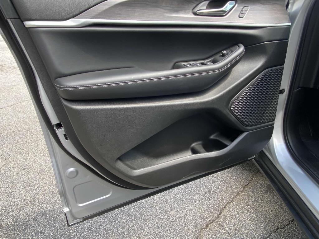 new 2025 Jeep Grand Cherokee car, priced at $47,553