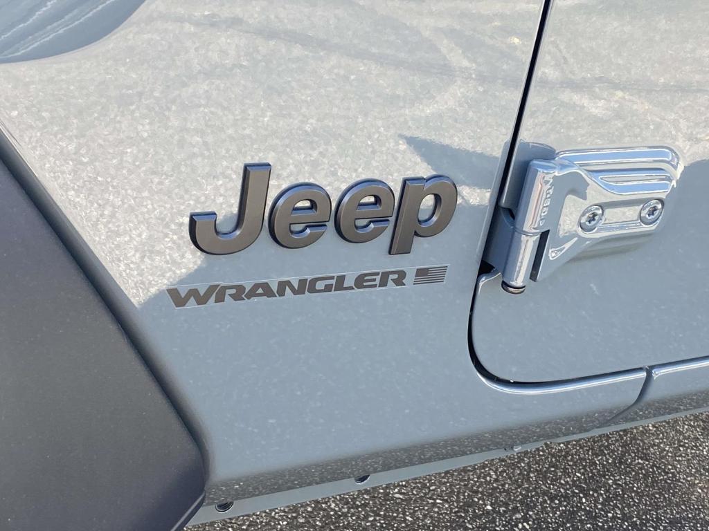 new 2025 Jeep Wrangler car, priced at $44,733