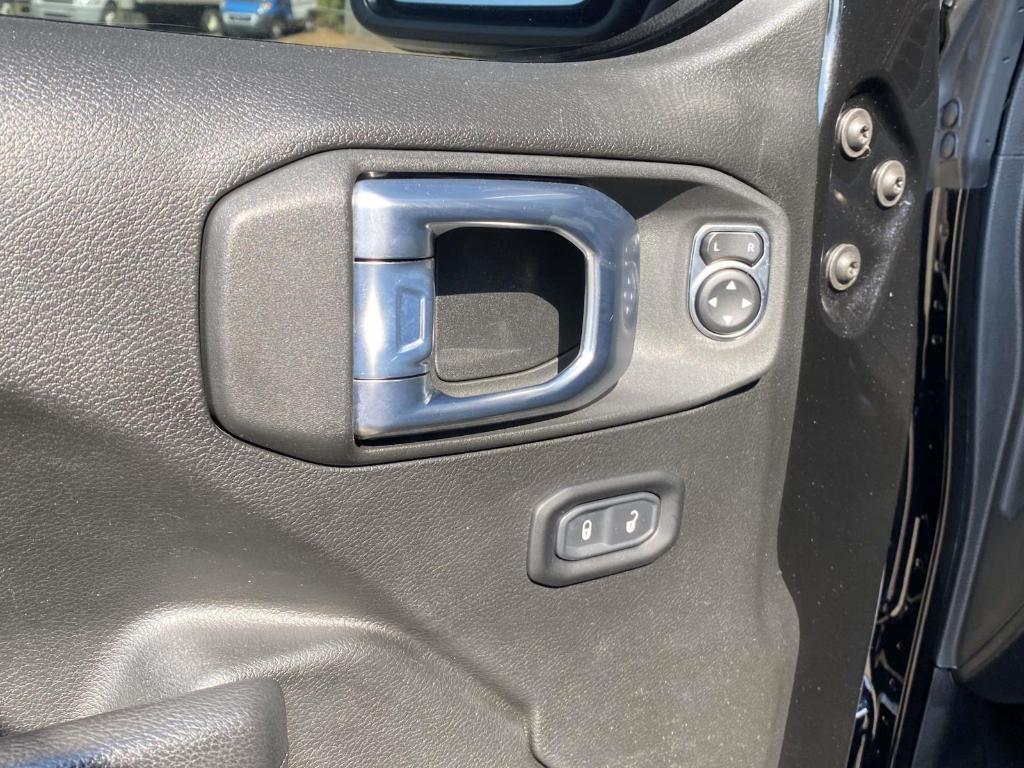 used 2022 Jeep Gladiator car, priced at $35,084