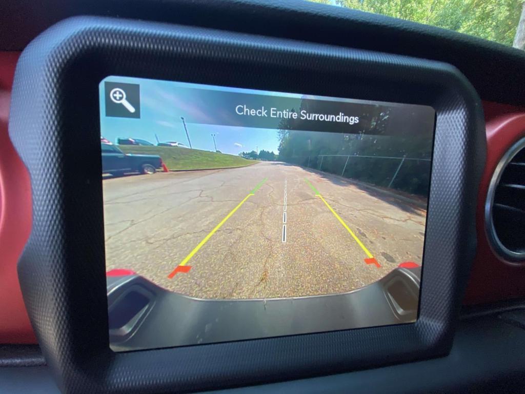 used 2022 Jeep Gladiator car, priced at $35,084