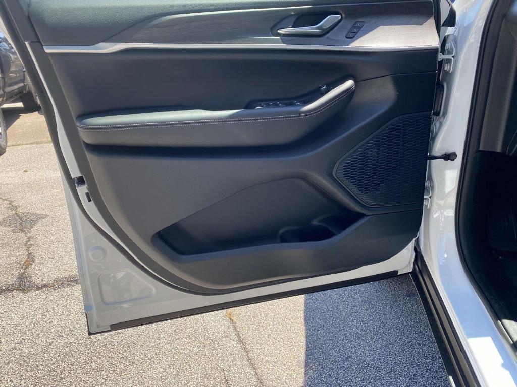 new 2025 Jeep Grand Cherokee L car, priced at $43,543