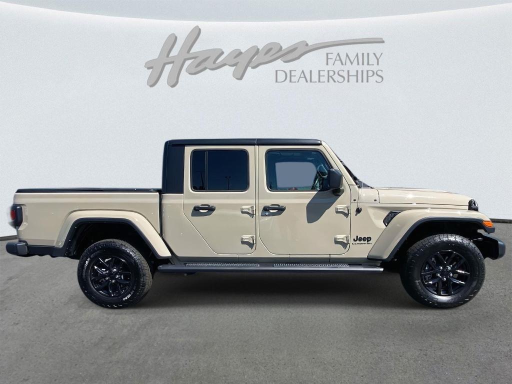 used 2022 Jeep Gladiator car, priced at $32,295