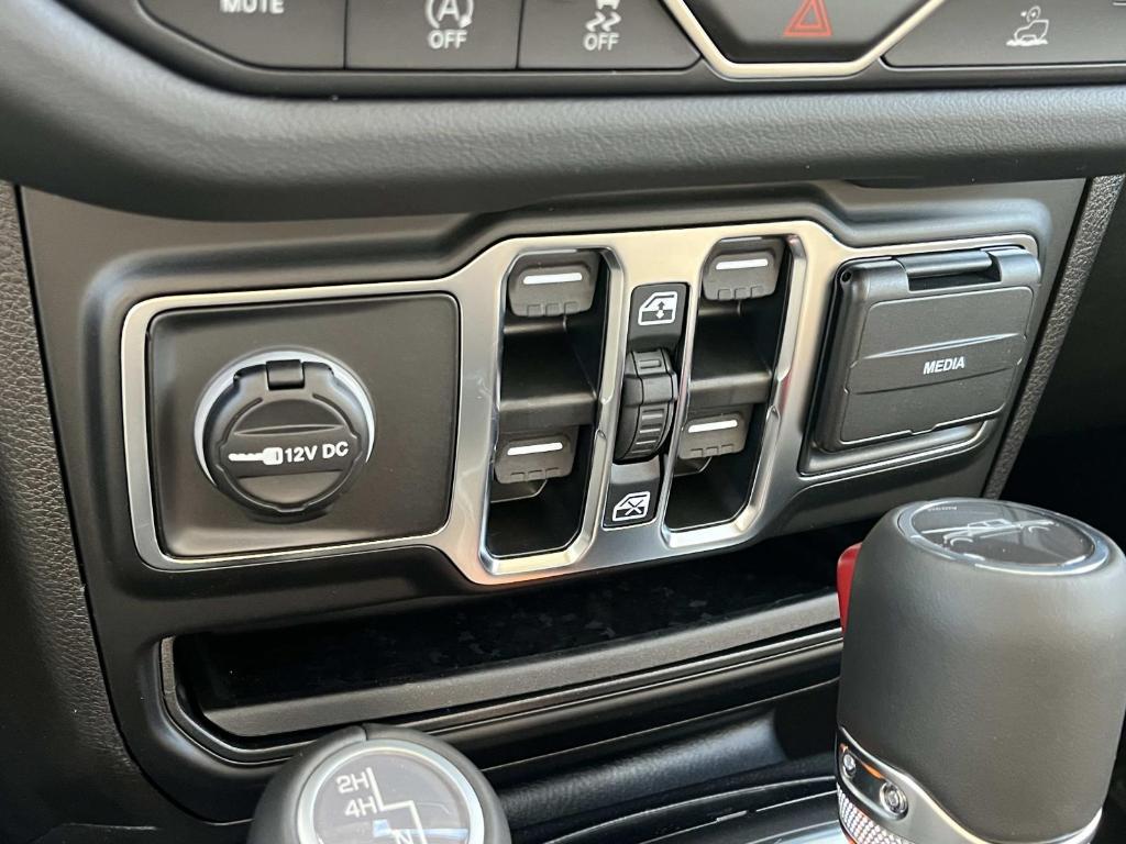 new 2025 Jeep Gladiator car, priced at $44,828