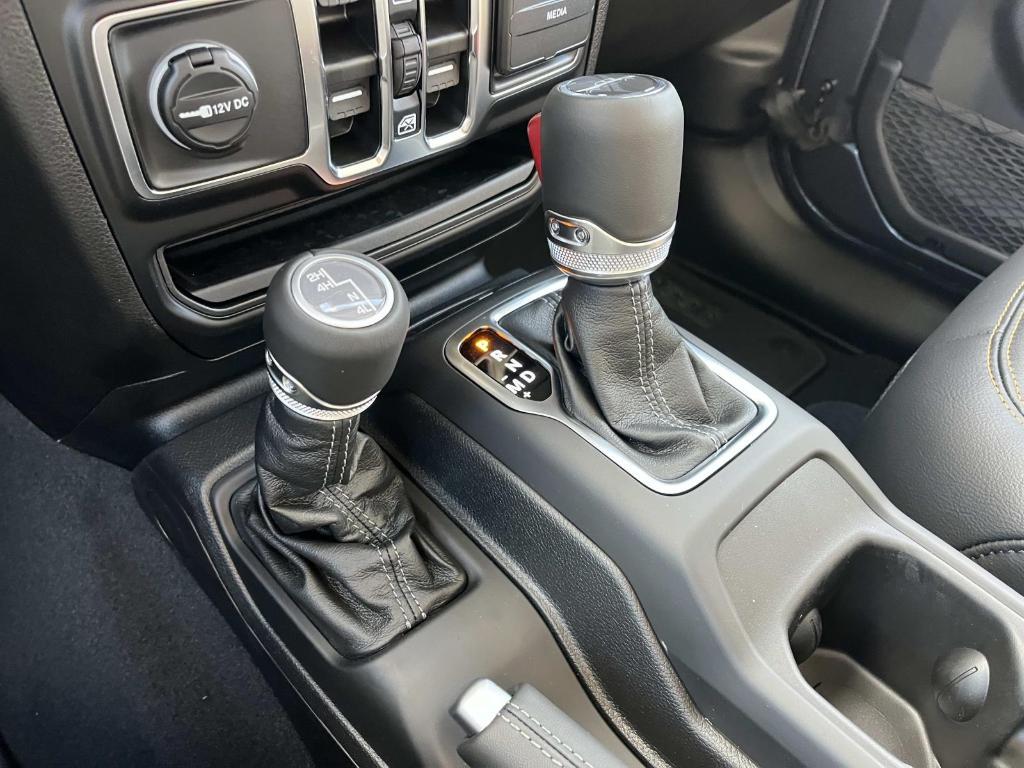 new 2025 Jeep Gladiator car, priced at $44,828