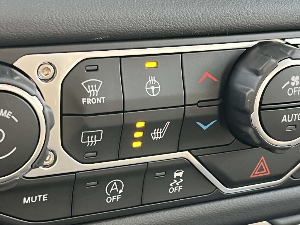 new 2025 Jeep Gladiator car, priced at $44,828
