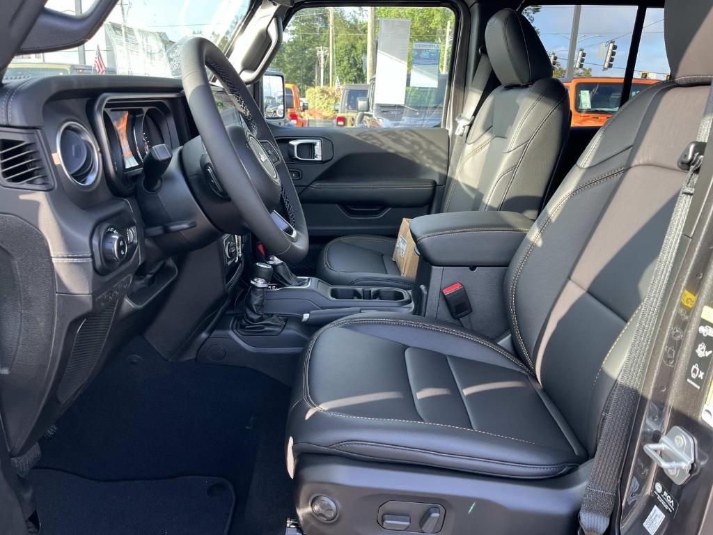 new 2025 Jeep Gladiator car, priced at $44,828