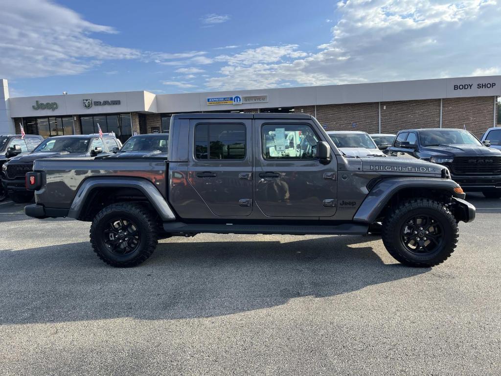 new 2025 Jeep Gladiator car, priced at $44,828