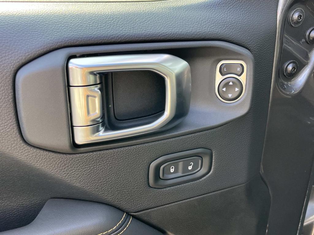 new 2025 Jeep Gladiator car, priced at $44,828