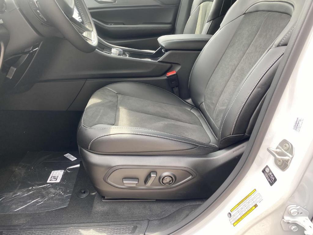 new 2025 Jeep Grand Cherokee L car, priced at $42,028