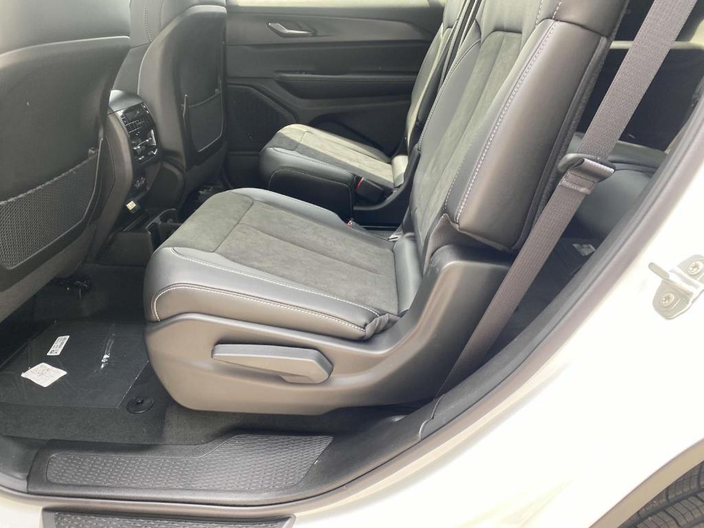 new 2025 Jeep Grand Cherokee L car, priced at $42,028