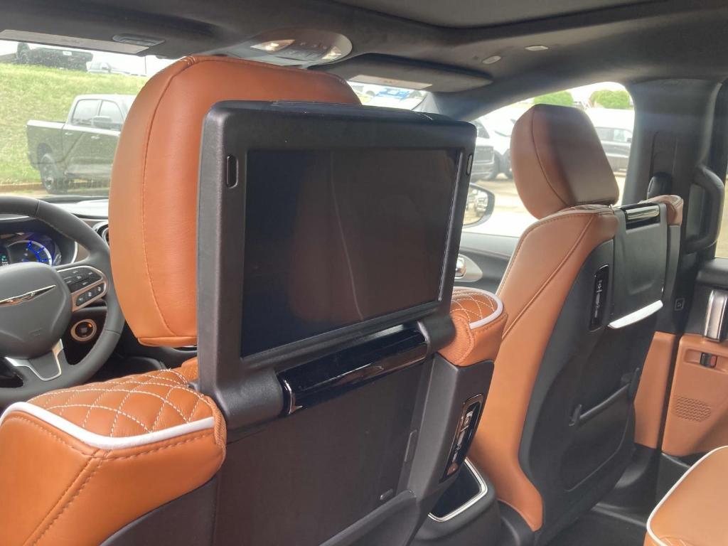 new 2025 Chrysler Pacifica Hybrid car, priced at $57,673