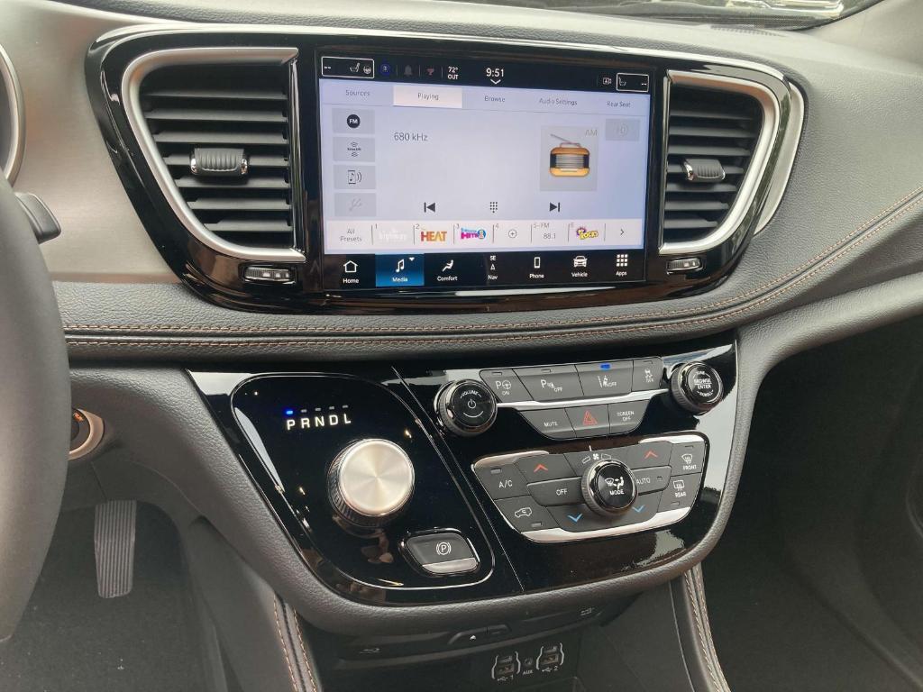 new 2025 Chrysler Pacifica Hybrid car, priced at $57,673