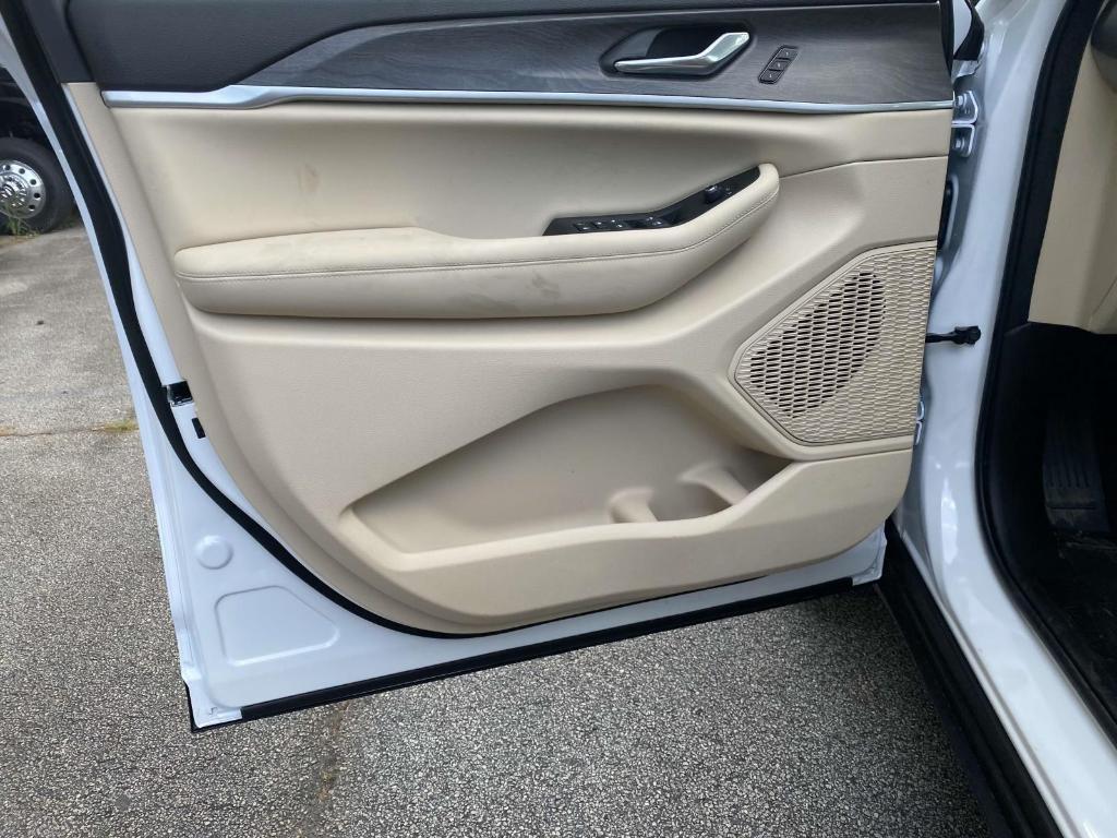 new 2025 Jeep Grand Cherokee car, priced at $38,793