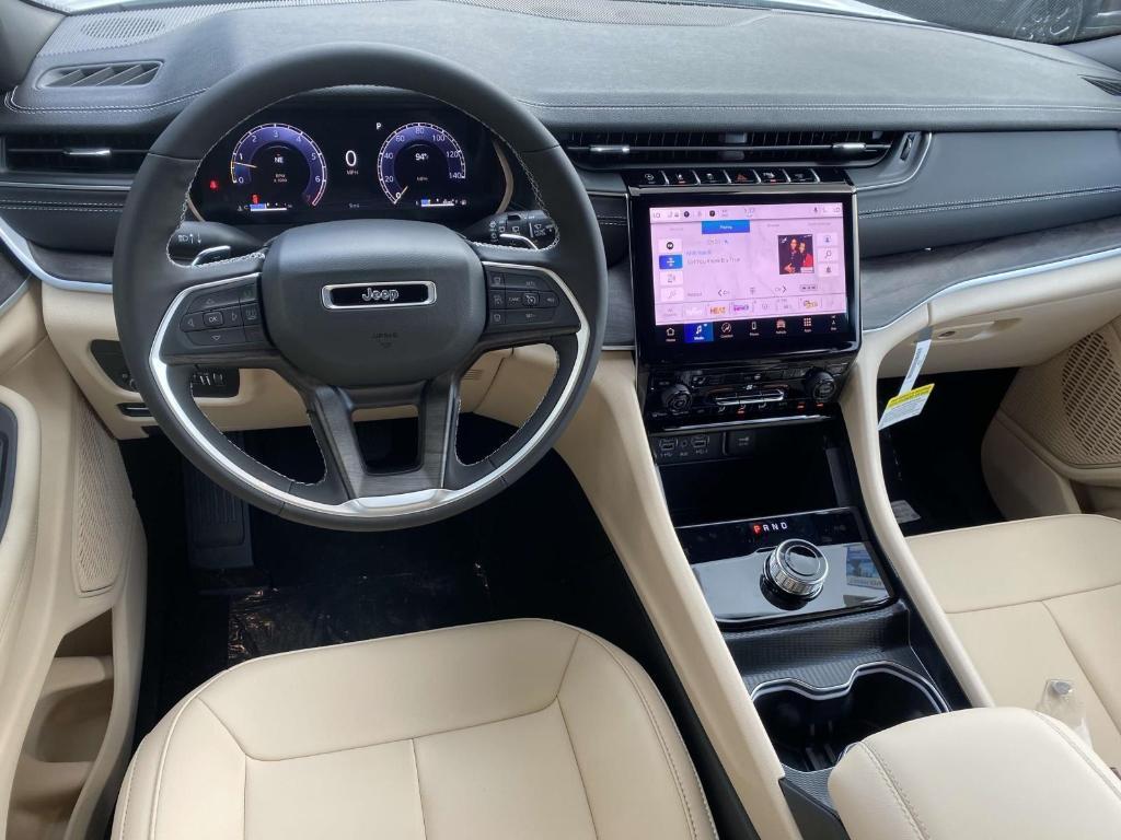 new 2025 Jeep Grand Cherokee car, priced at $38,793