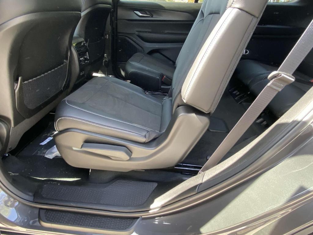new 2025 Jeep Grand Cherokee L car, priced at $42,623