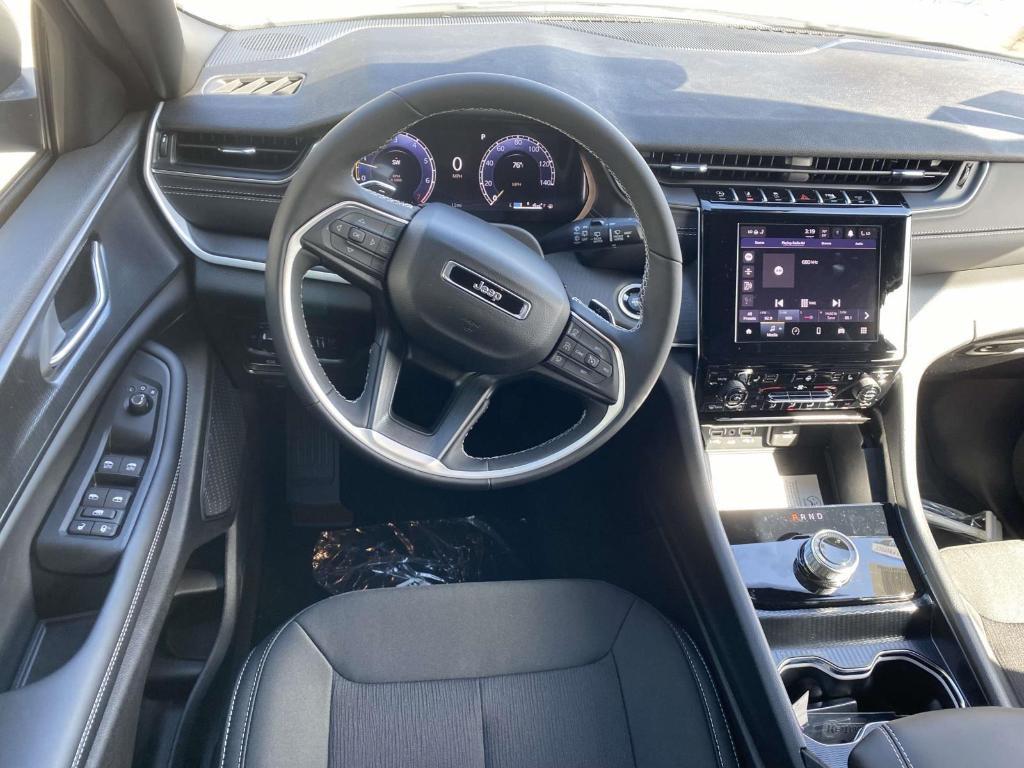 new 2025 Jeep Grand Cherokee L car, priced at $41,028