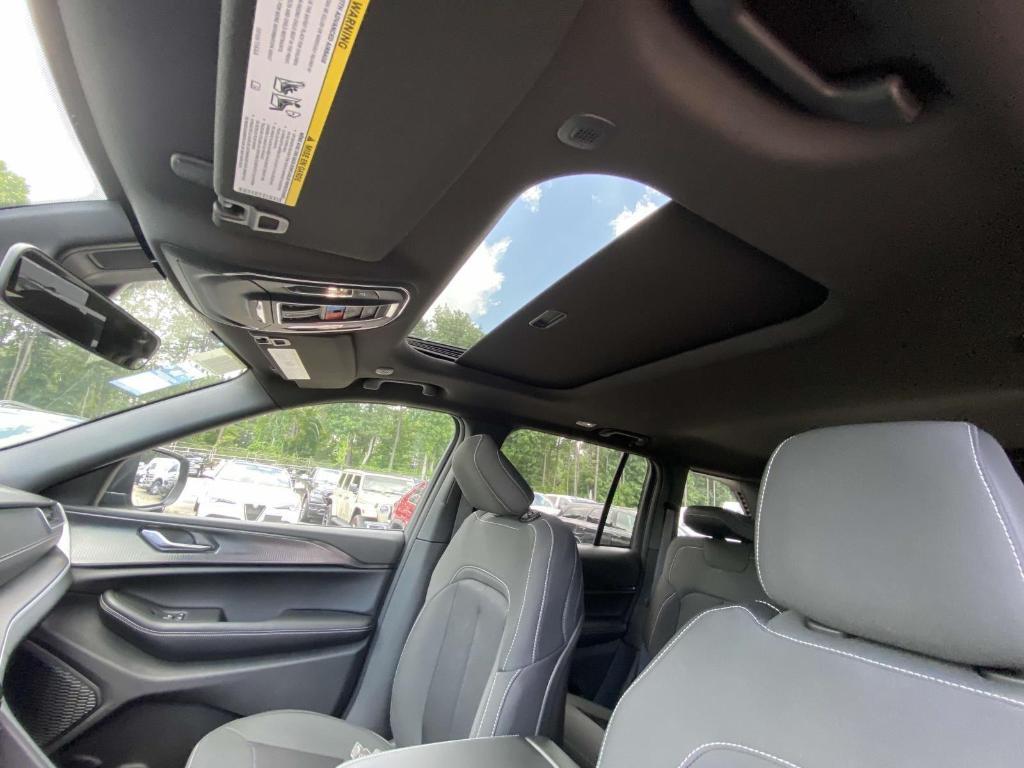 new 2025 Jeep Grand Cherokee car, priced at $36,063