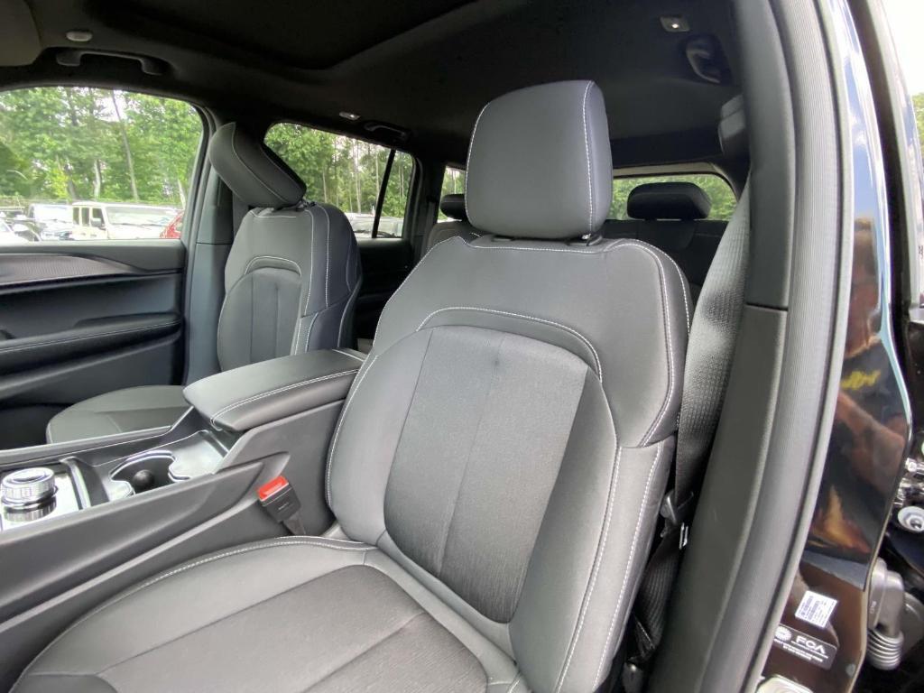 new 2025 Jeep Grand Cherokee car, priced at $36,063