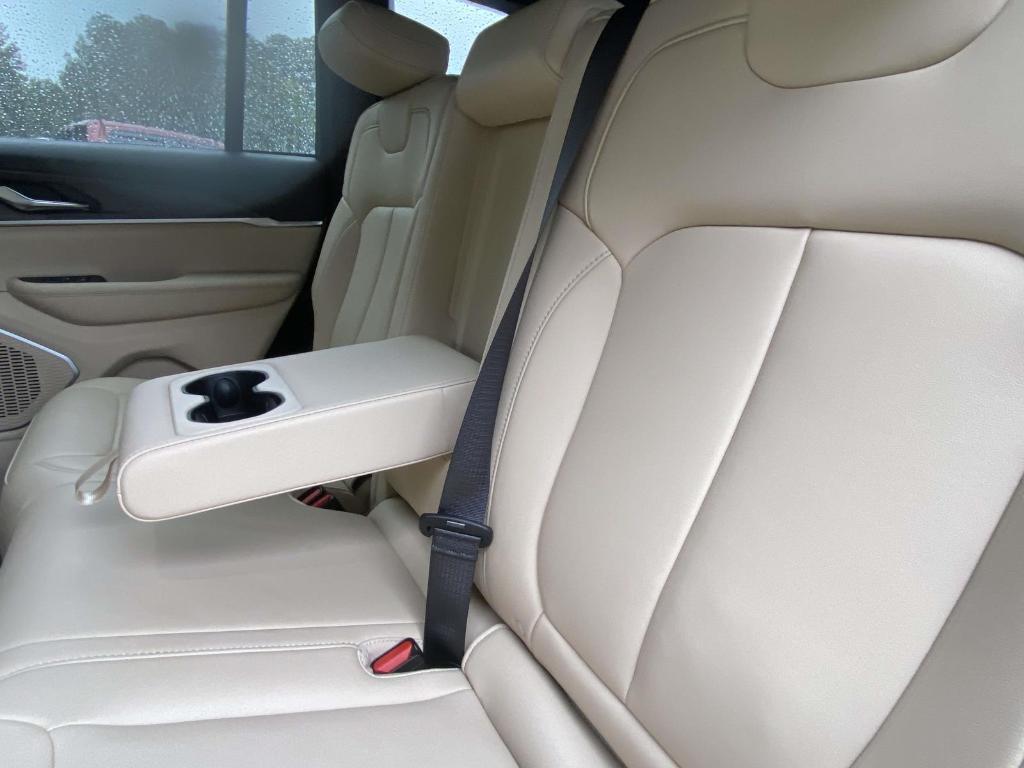 used 2024 Jeep Grand Cherokee car, priced at $32,498