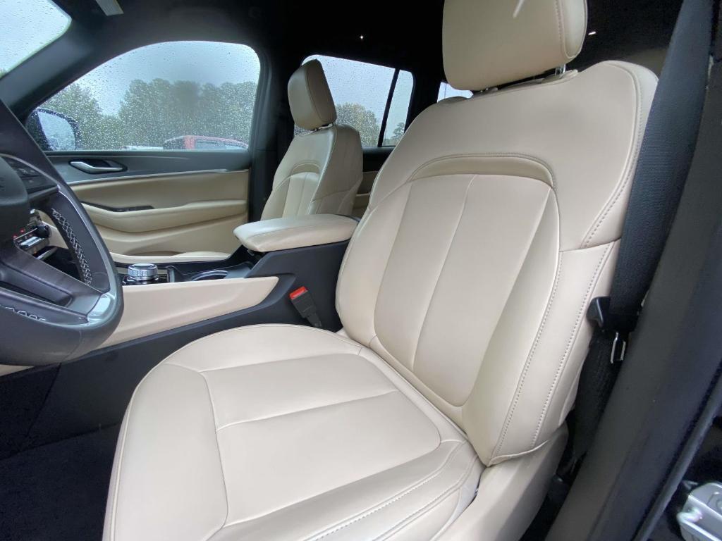 used 2024 Jeep Grand Cherokee car, priced at $32,498