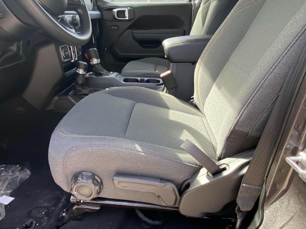 new 2025 Jeep Wrangler car, priced at $37,971