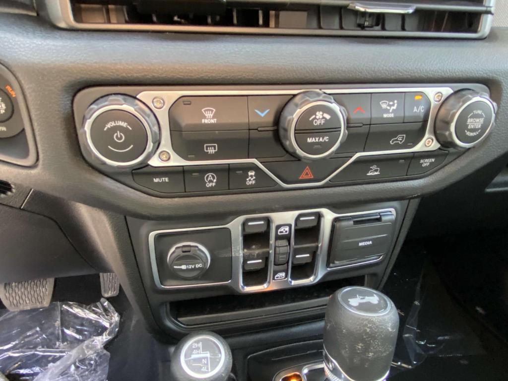 new 2025 Jeep Wrangler car, priced at $37,971