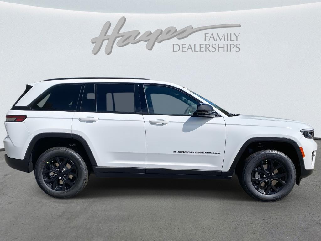 new 2025 Jeep Grand Cherokee car, priced at $40,028