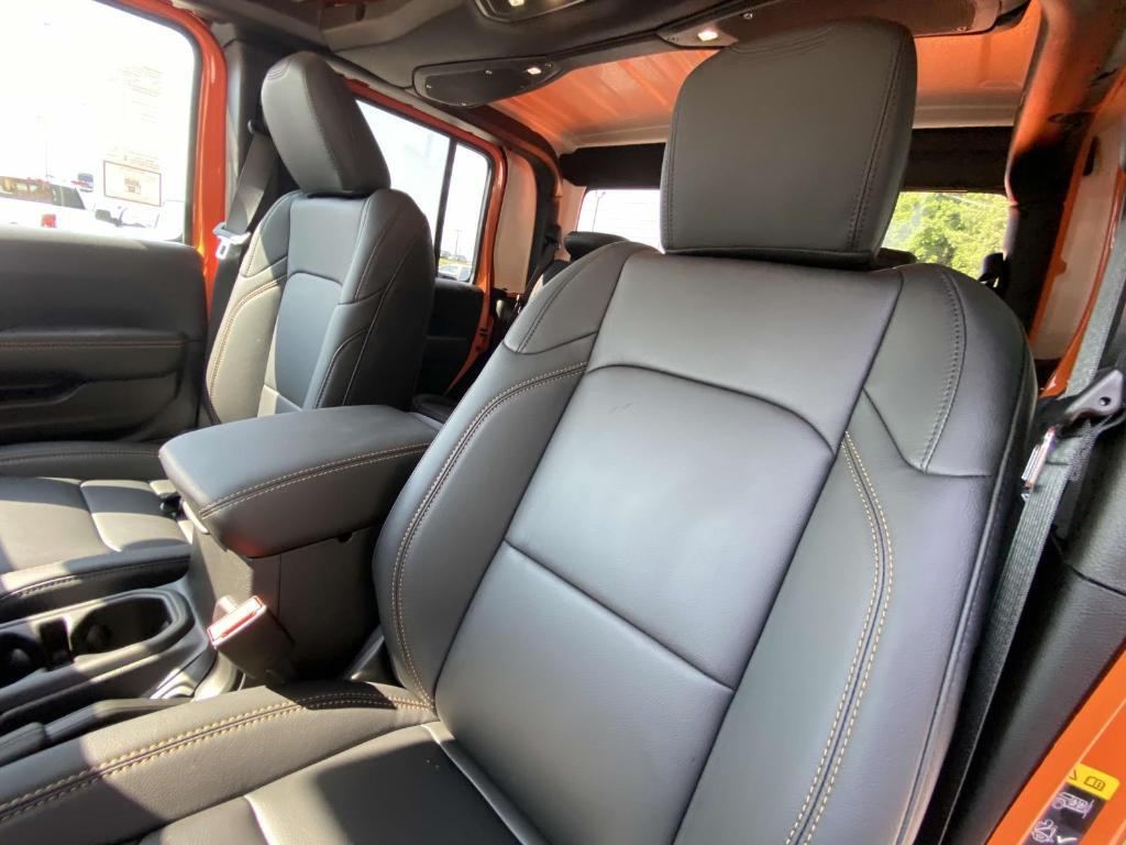 new 2025 Jeep Gladiator car, priced at $45,128