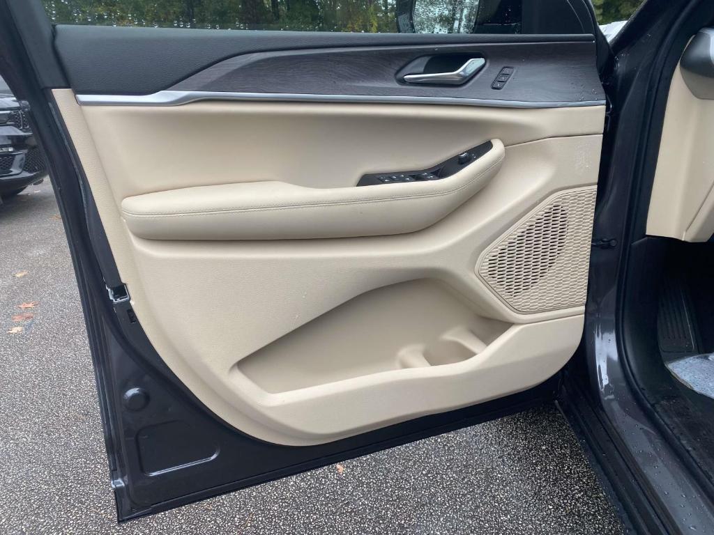 new 2025 Jeep Grand Cherokee L car, priced at $52,650