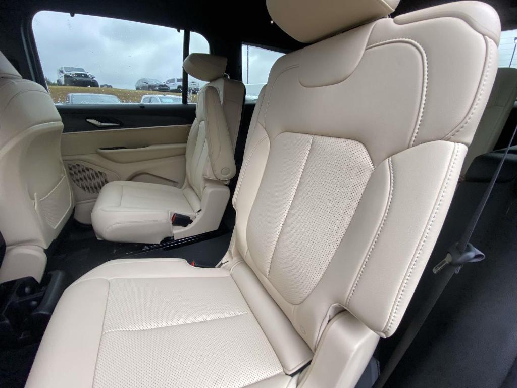 new 2025 Jeep Grand Cherokee L car, priced at $52,650