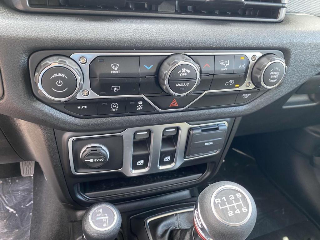 new 2025 Jeep Wrangler car, priced at $31,543