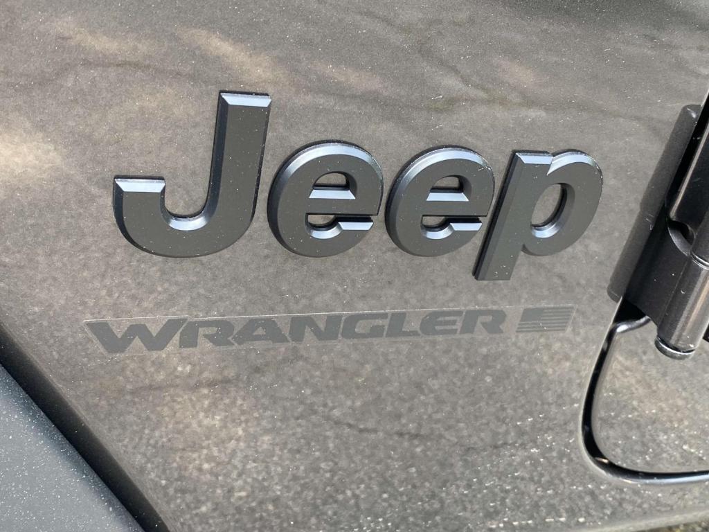 new 2025 Jeep Wrangler car, priced at $46,238