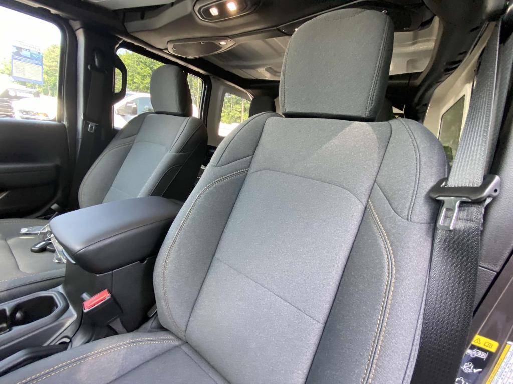 new 2025 Jeep Wrangler car, priced at $46,238