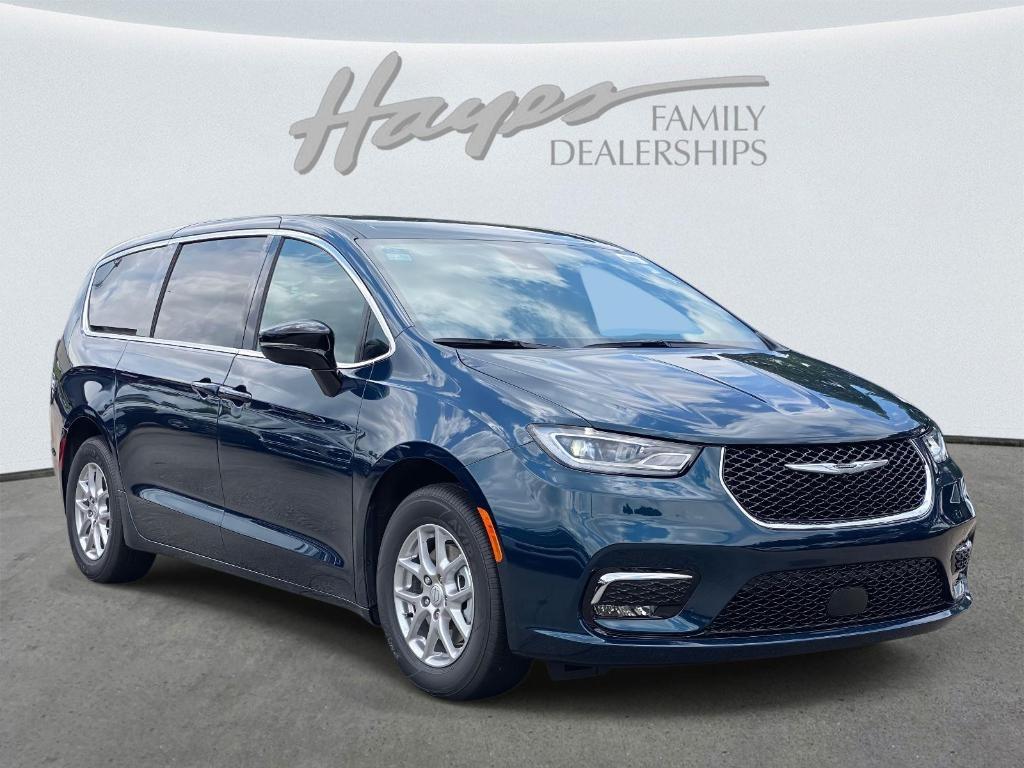 new 2025 Chrysler Pacifica car, priced at $38,406