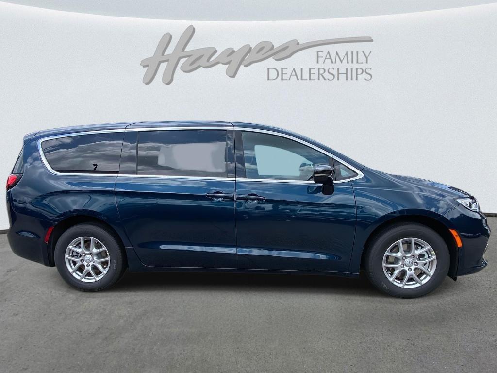 new 2025 Chrysler Pacifica car, priced at $38,406