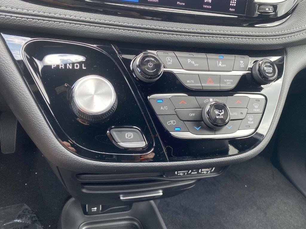 new 2025 Chrysler Pacifica car, priced at $40,833