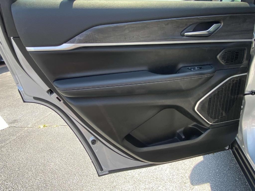 used 2022 Jeep Grand Cherokee L car, priced at $34,008