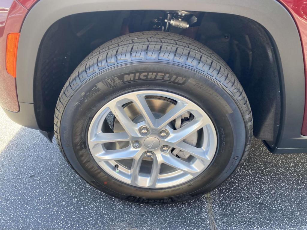 new 2025 Jeep Grand Cherokee car, priced at $38,214