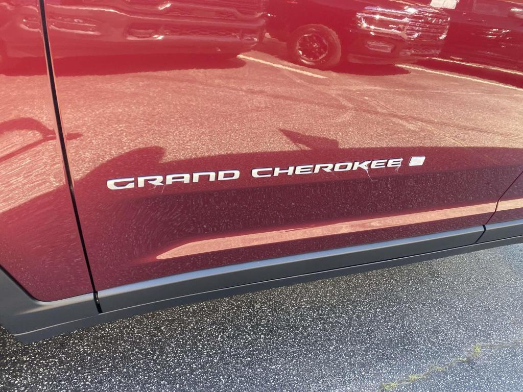 new 2025 Jeep Grand Cherokee car, priced at $38,214