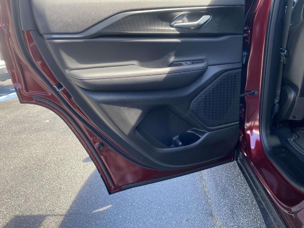 new 2025 Jeep Grand Cherokee car, priced at $38,214