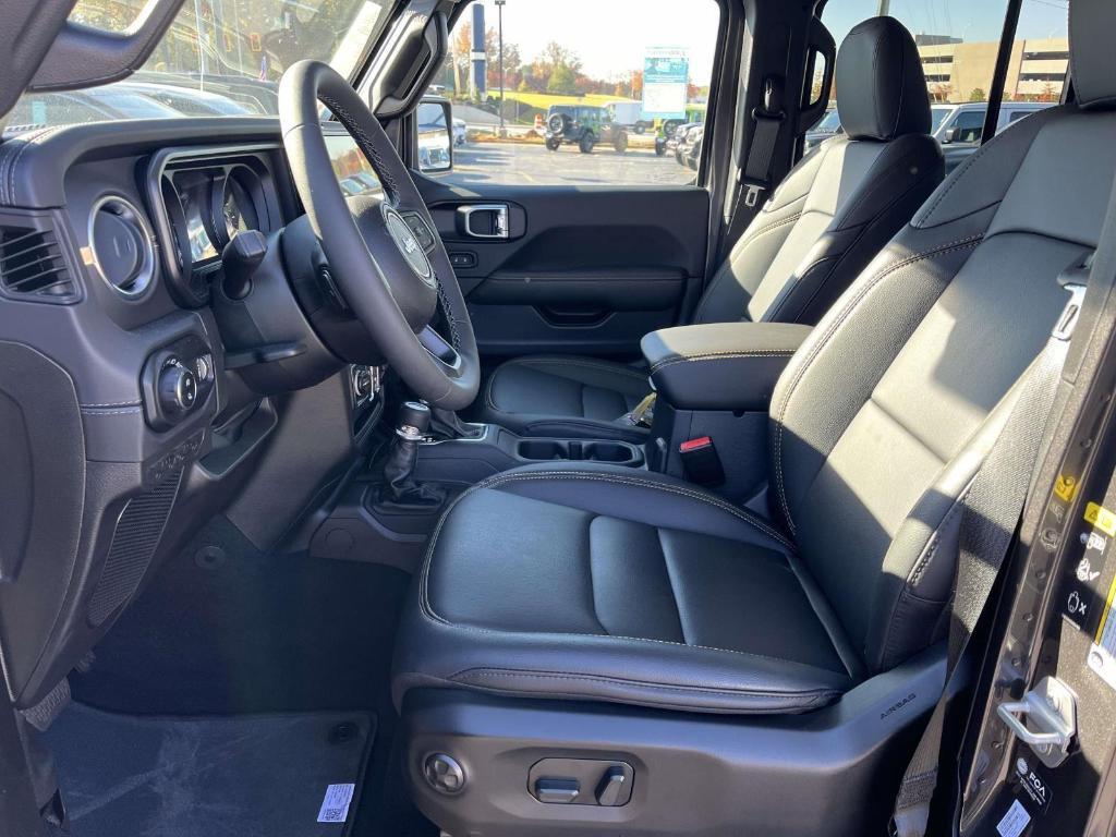 new 2025 Jeep Gladiator car, priced at $42,112