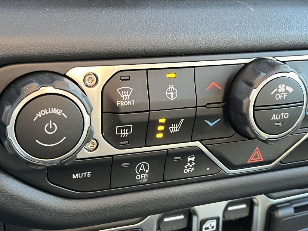 new 2025 Jeep Gladiator car, priced at $42,112