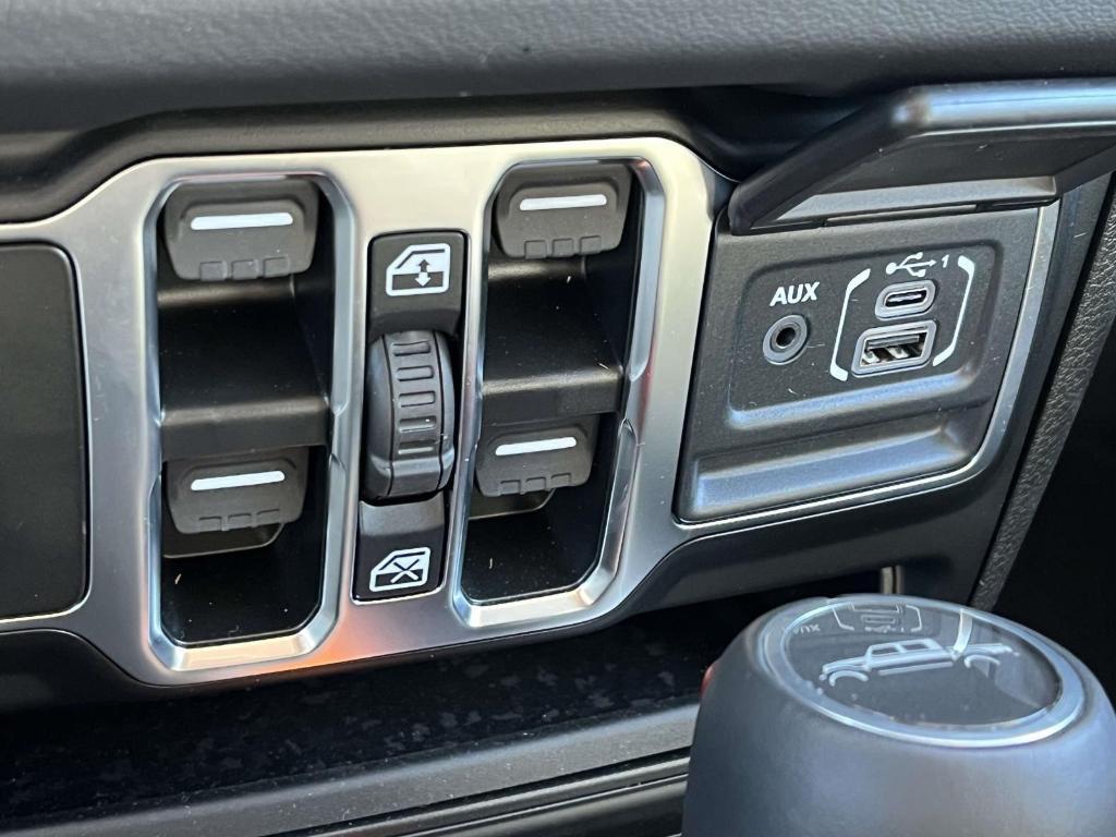 new 2025 Jeep Gladiator car, priced at $42,112